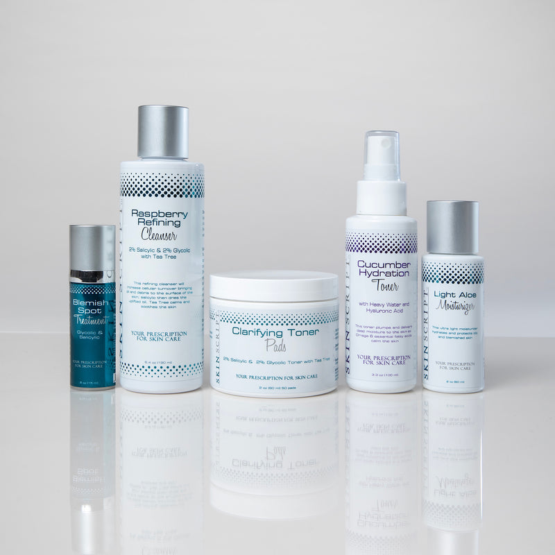 The Mild Acne Kit from Skin Script is perfect for treating minor breakouts, teenage skin, and oily skin. With a blend of alpha and beta hydroxy acids and natural fruit antioxidants, it deep cleanses your skin and promotes healthy cellular turnover, leaving your skin clear, balanced, and hydrated.
