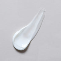 The Hydrating Moisturizer improves the appearance of wrinkles with intense hydration. Texture smear 